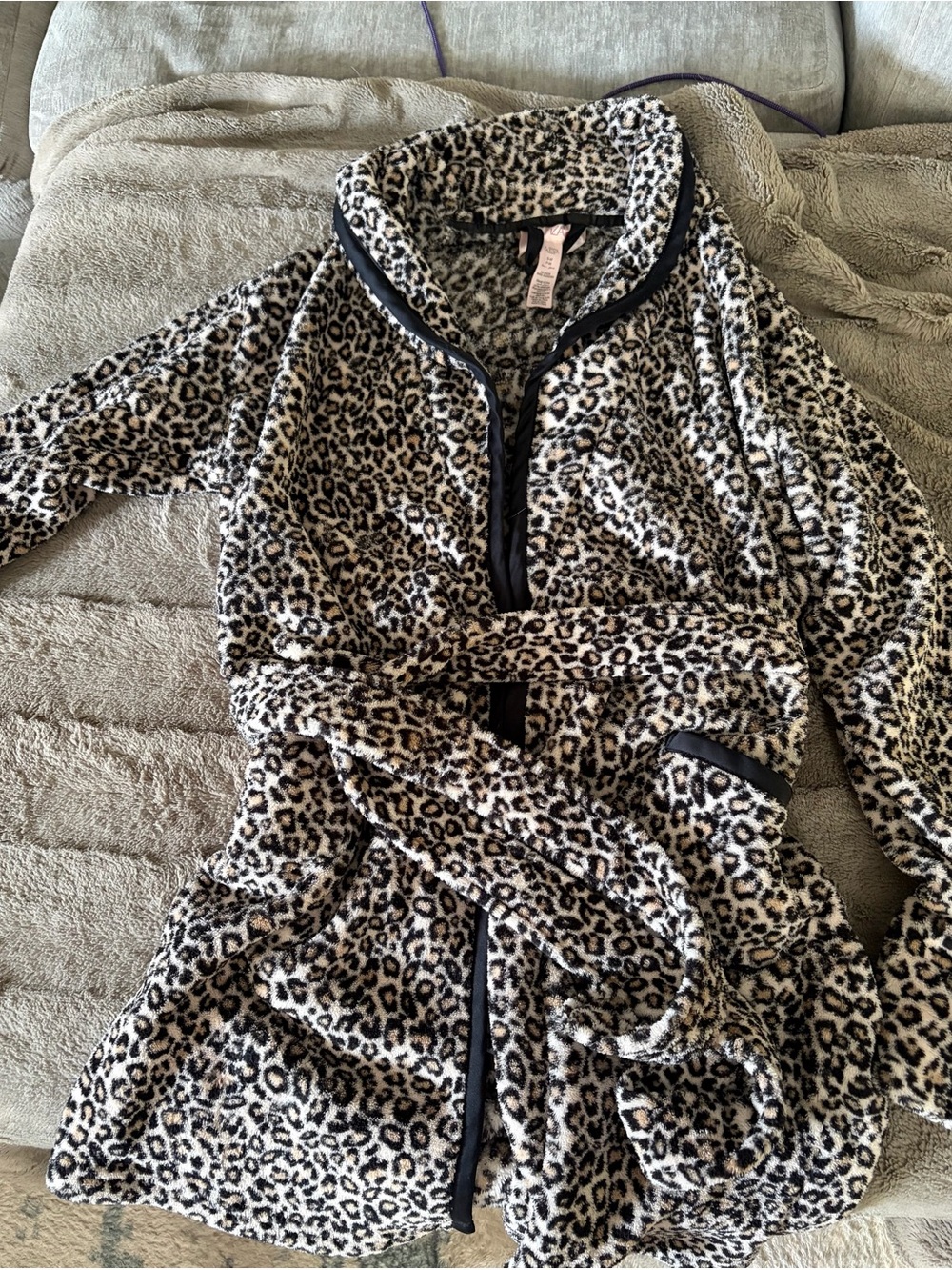 La SENZA Leopard Print Plush Robe in Cream and Black